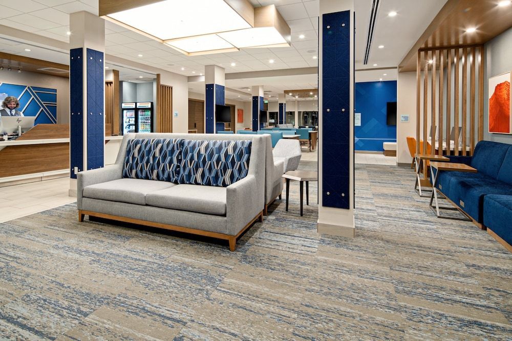 Holiday Inn Express & Suites PALM DESERT - MILLENNIUM by IHG 2