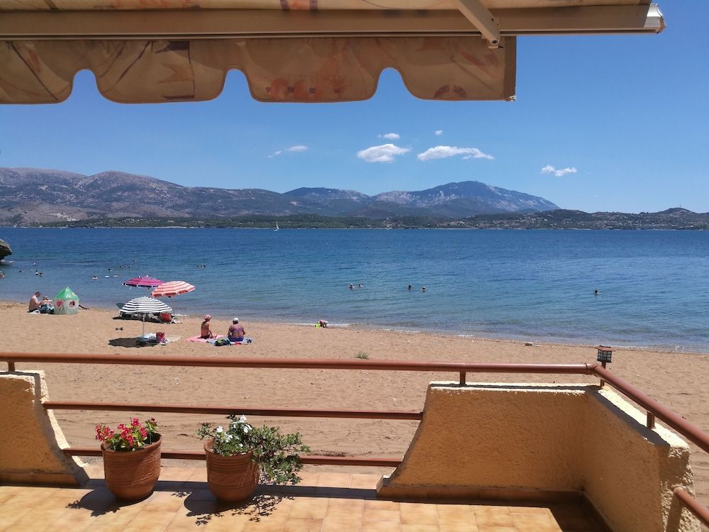 Alekos Beach Houses-Waters Edge 1