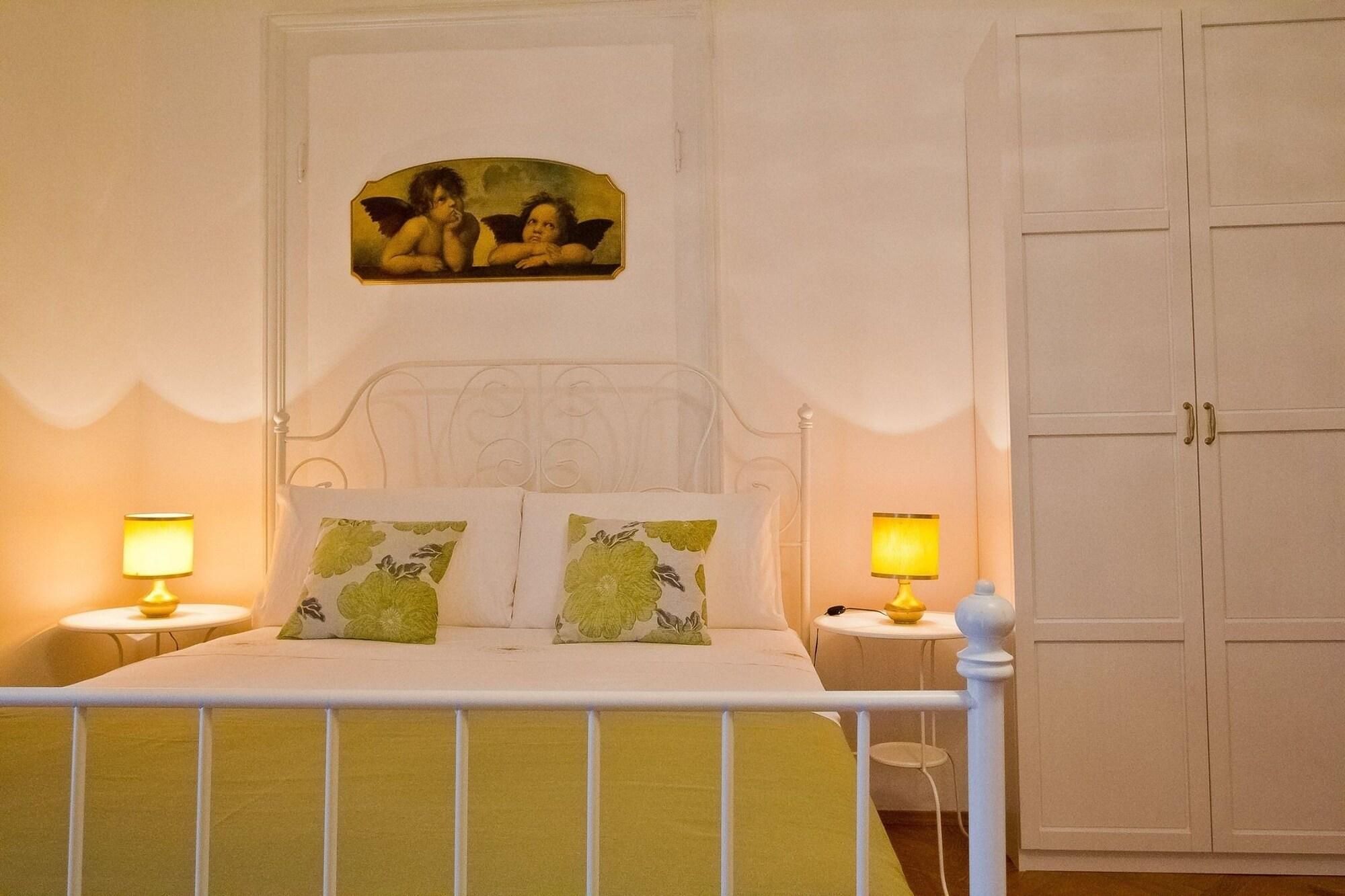 Golden Rooms Bed & Breakfast 2