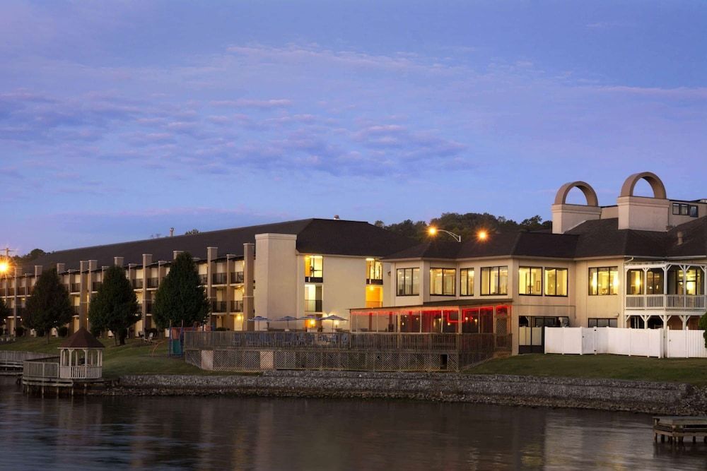 Wyndham Garden Lake Guntersville 1