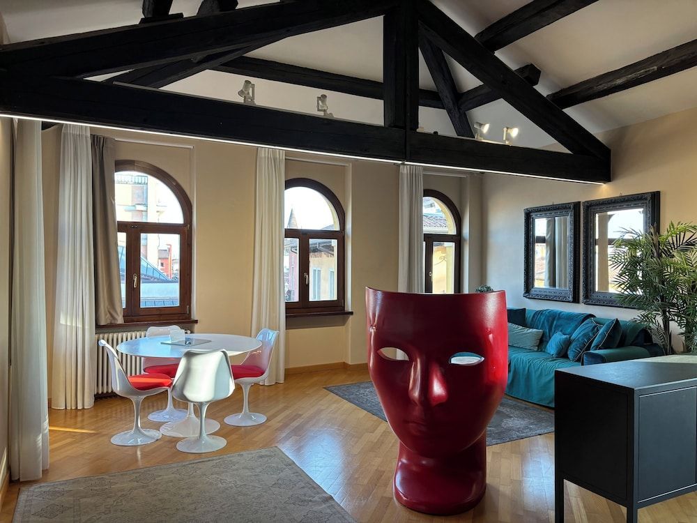 Piazza Erbe Lodge 1