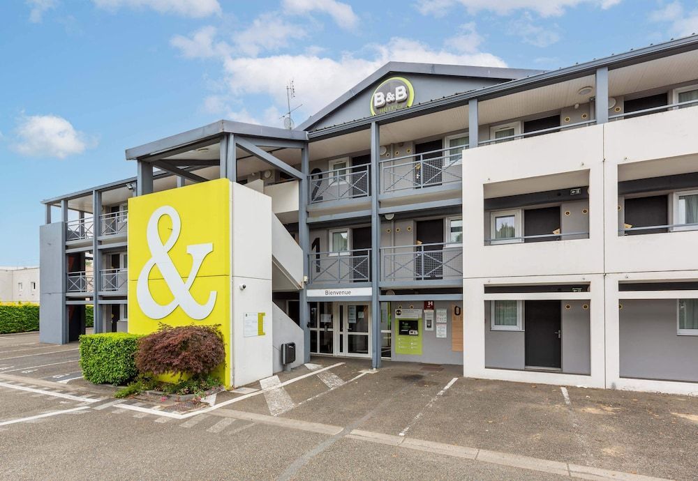 B&B HOTEL CHARTRES Le Forum 1