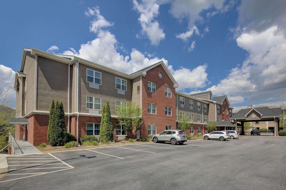 Country Inn & Suites by Radisson, Boone, NC 1
