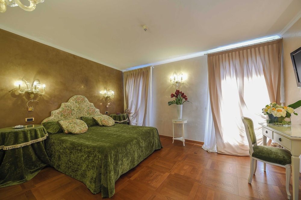 Casa Savoia & Casa Jolanda 2