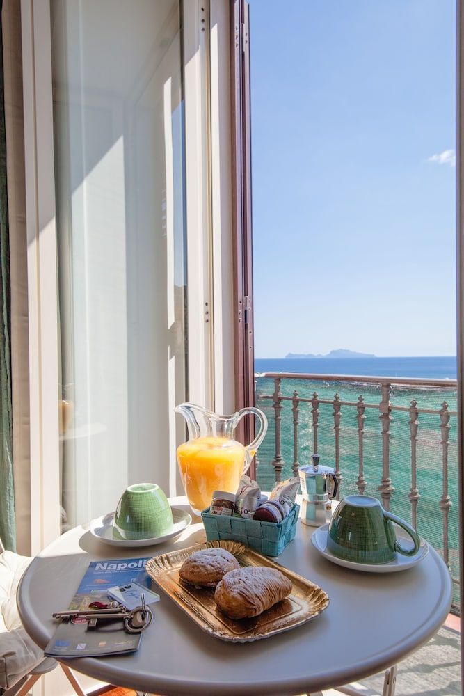 NapoliCentro Mare - Sea View Rooms & Suites 1