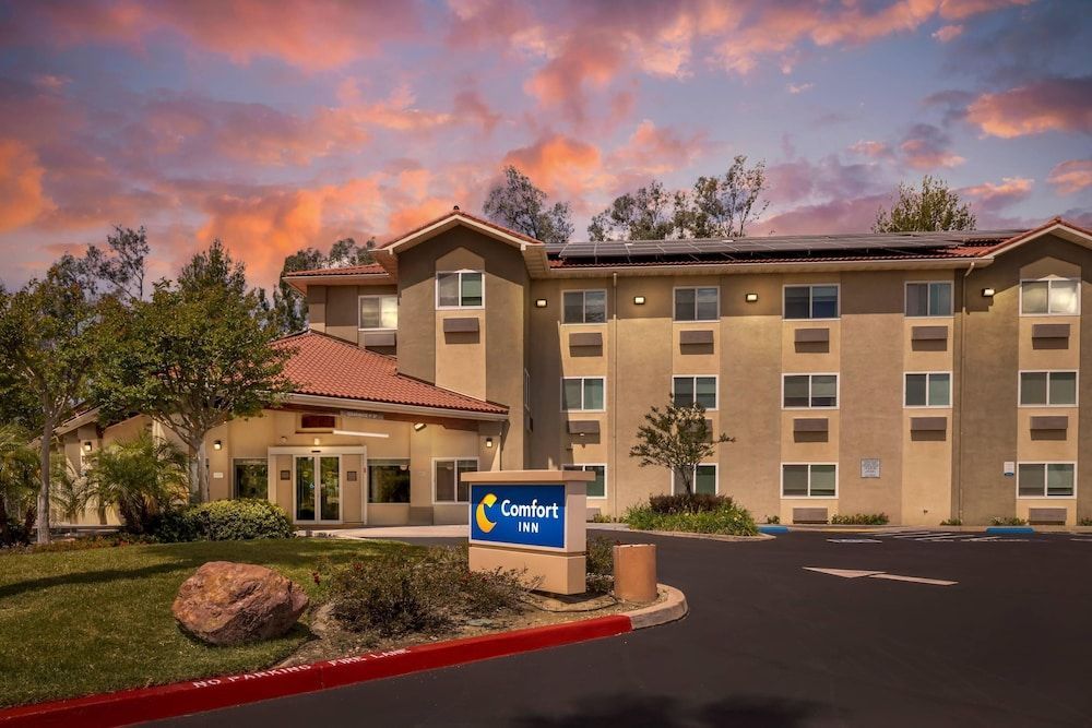 Comfort Inn Fontana 1