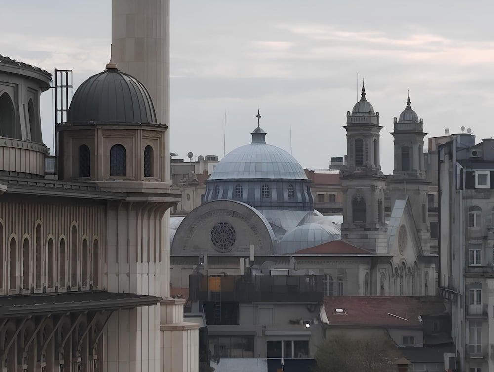 Taksim Landhouse Hotel 1 Min to Taksim Square 2