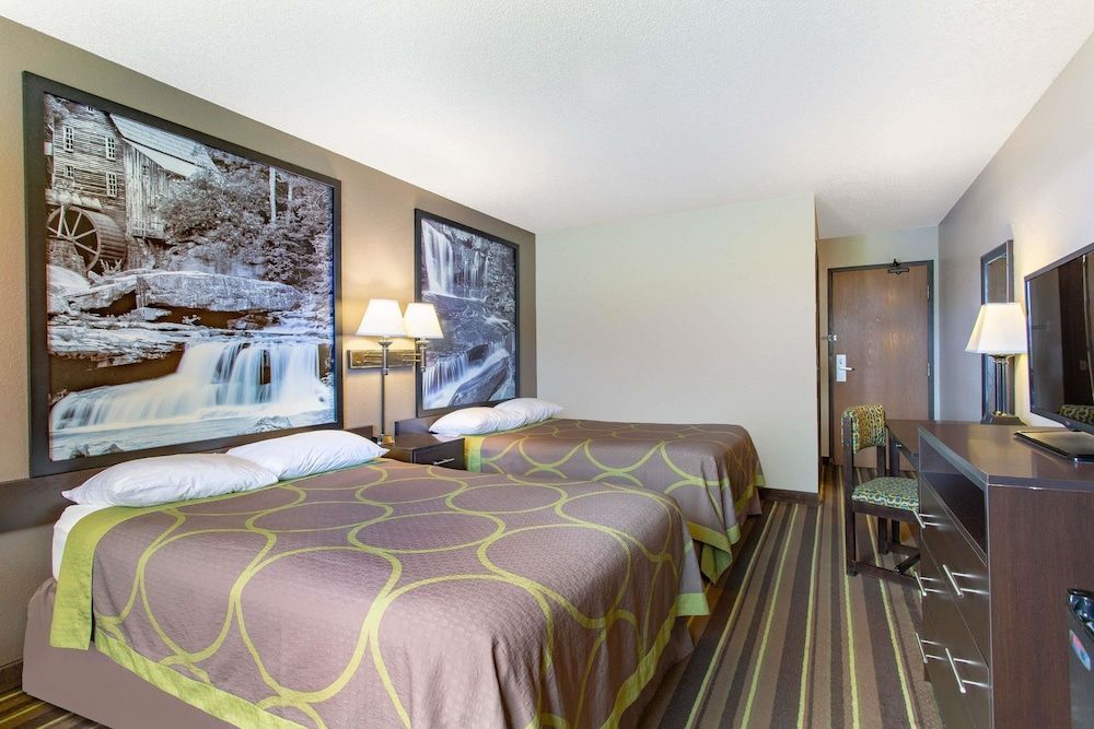 Super 8 by Wyndham Weston WV 1