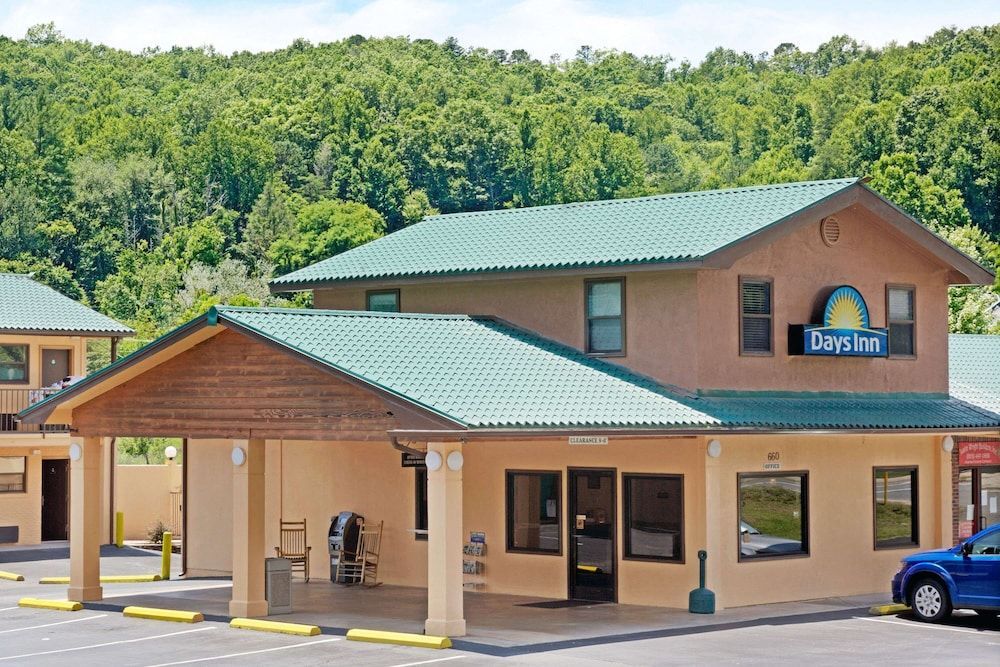Days Inn by Wyndham Cherokee Near Casino 1