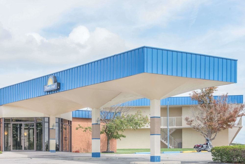 Days Inn by Wyndham St Clairsville 1