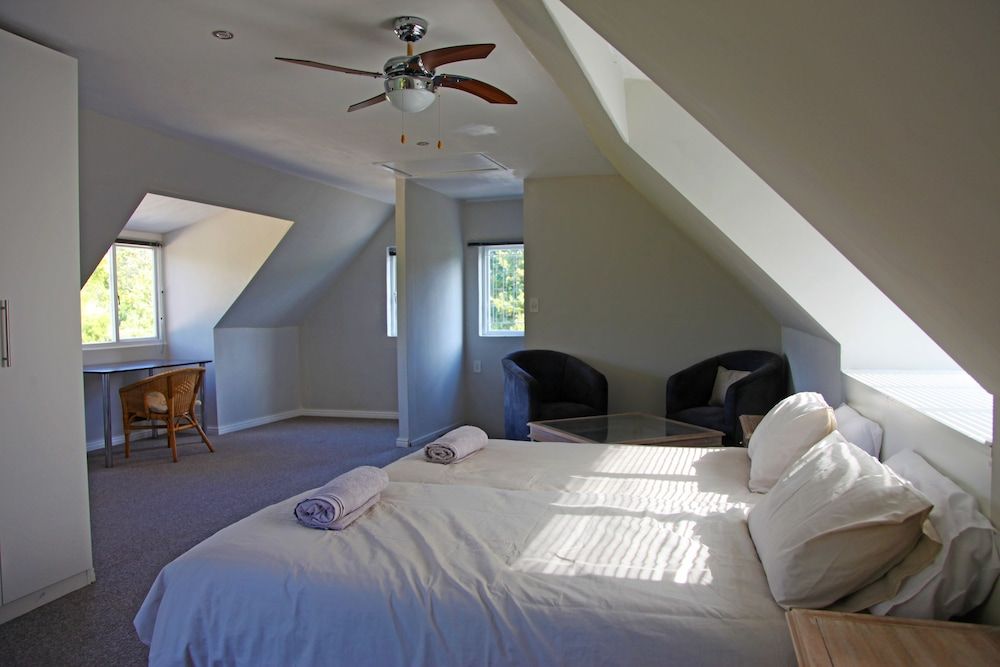Modern Cottage In Upper Constantia 2