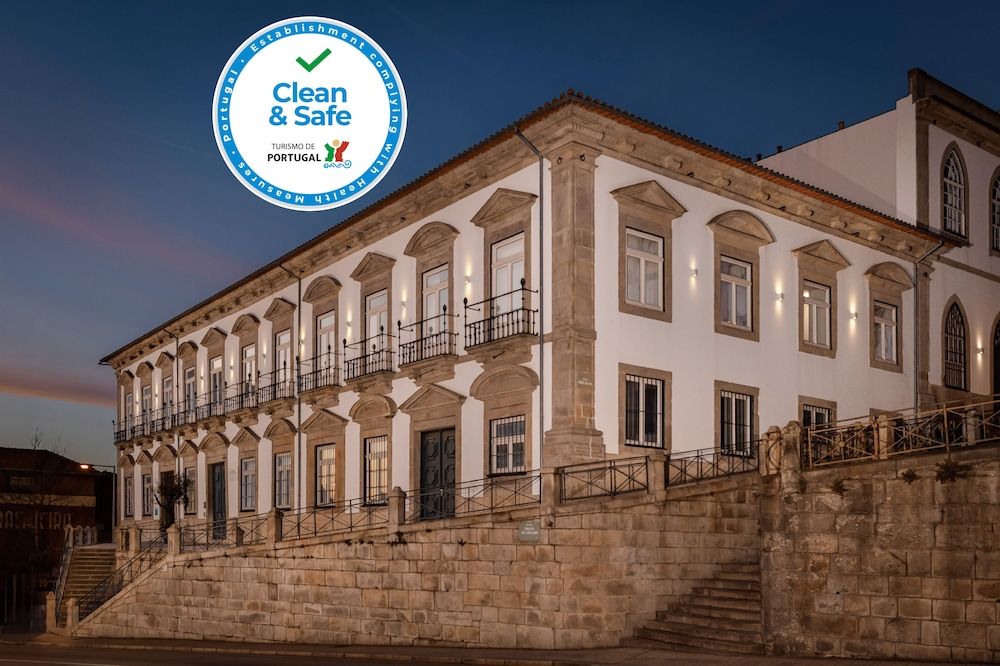 Condes de Azevedo Palace Apartments 1