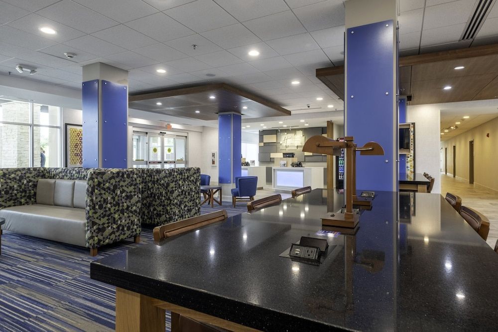 Holiday Inn Express & Suites STAUNTON by IHG 1