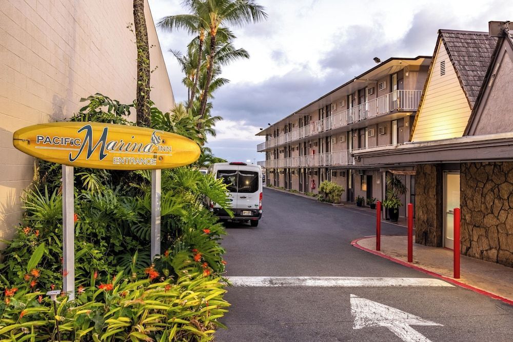 Pacific Marina Inn Airport Hotel 1