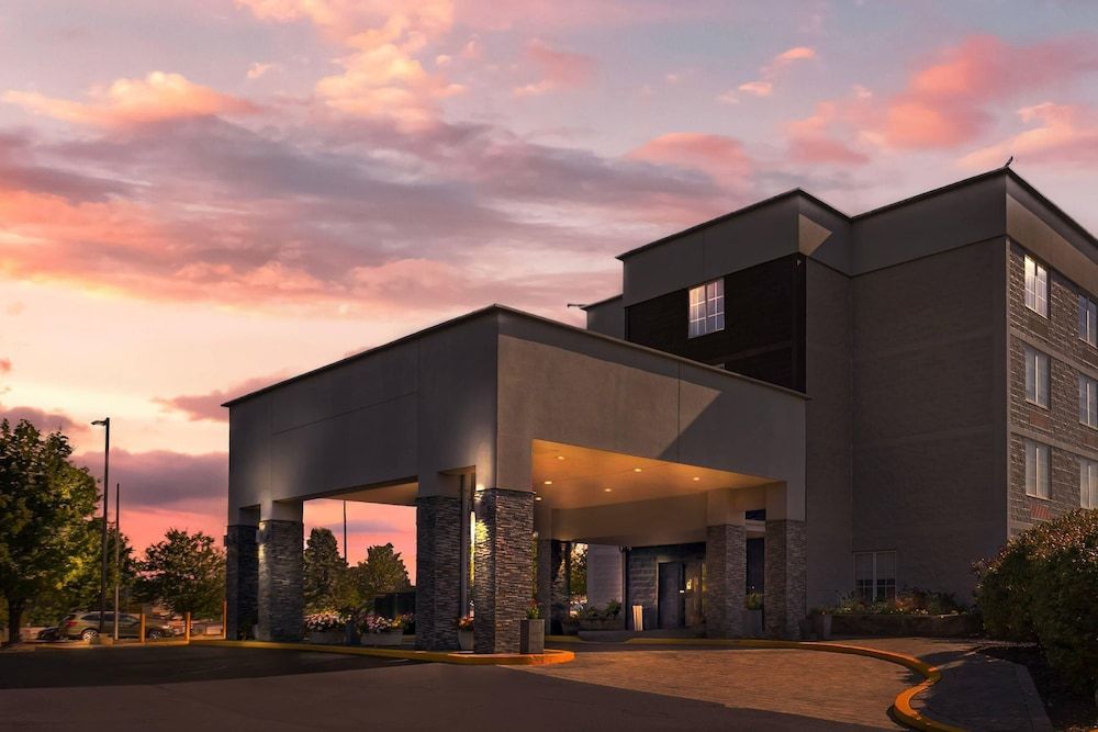 Comfort Inn & Suites Pottstown Eastern Gateway 1