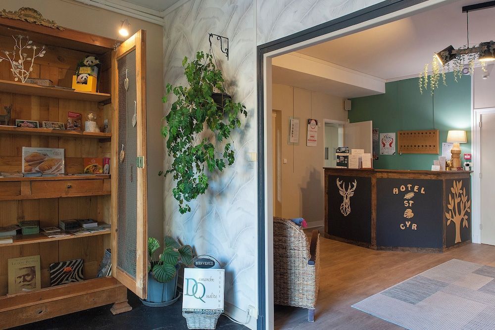 Logis Hôtel Saint Cyr 2