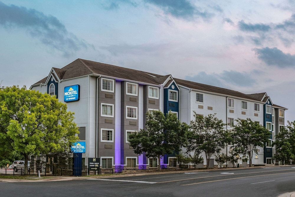 Microtel Inn & Suites by Wyndham Austin Airport 1