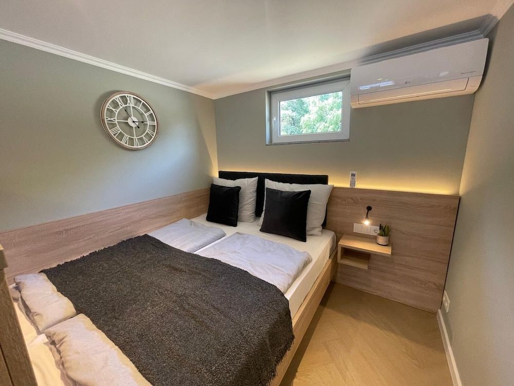 Five Studios - Premium Rooms 1