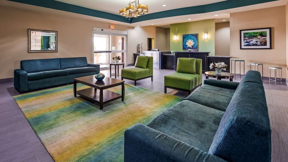 Best Western Plus Carrizo Springs Inn & Suites 2