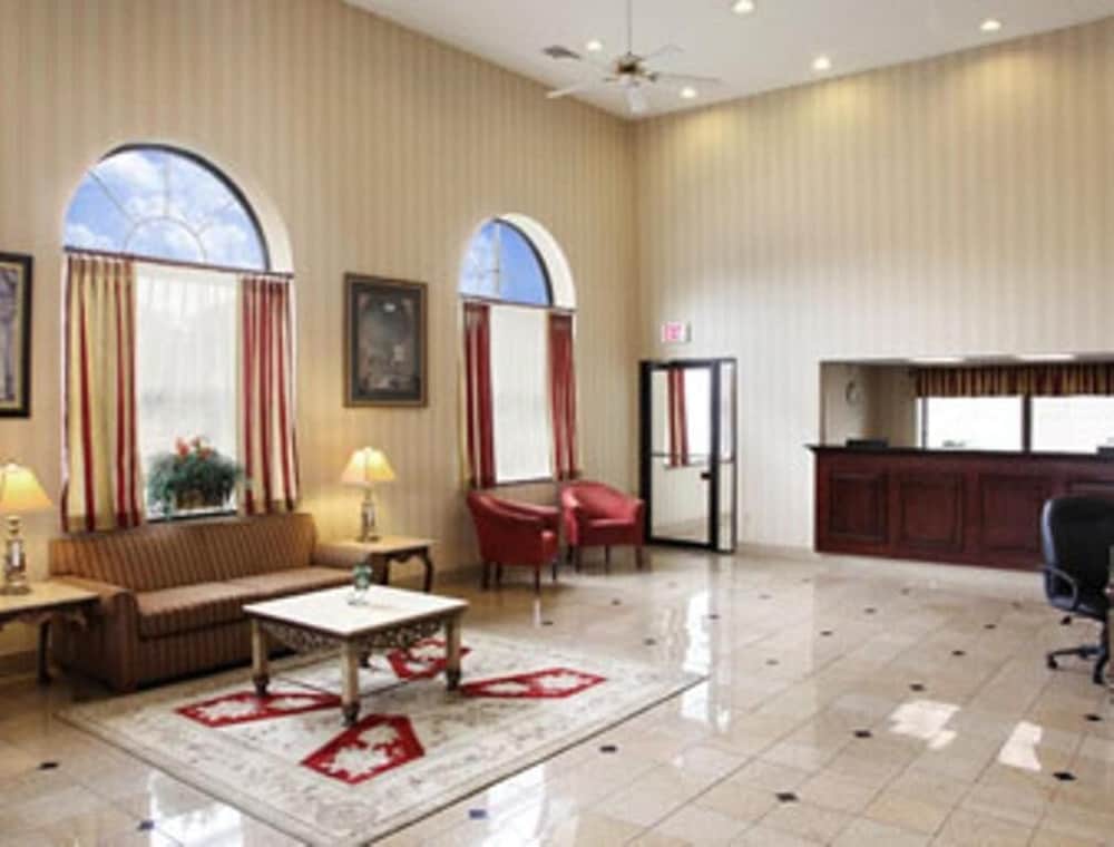 Days Inn & Suites by Wyndham Columbia Airport 2