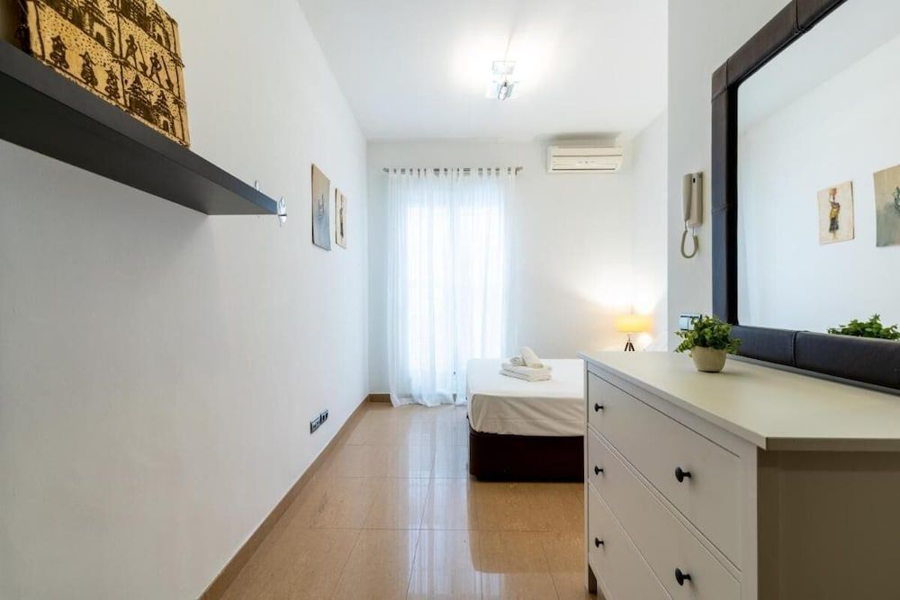 Charming Apartment in El Arenal, Sevilla's Heart 2
