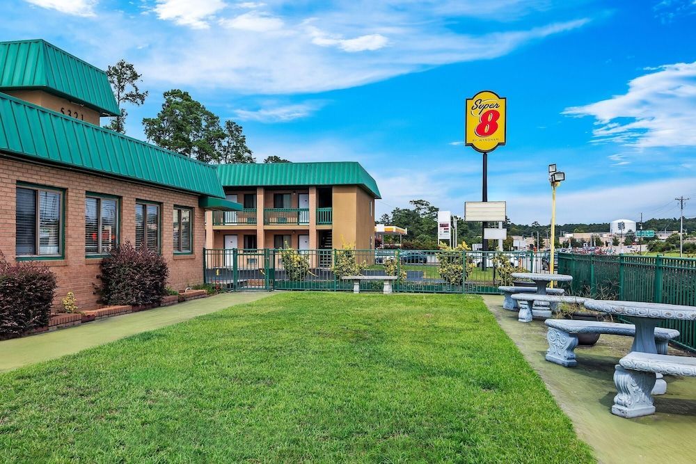 Super 8 by Wyndham Columbia/Ft. Jackson SC 1