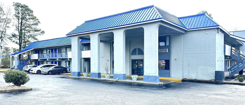 Rodeway Inn & Suites Plymouth Hwy 64 1