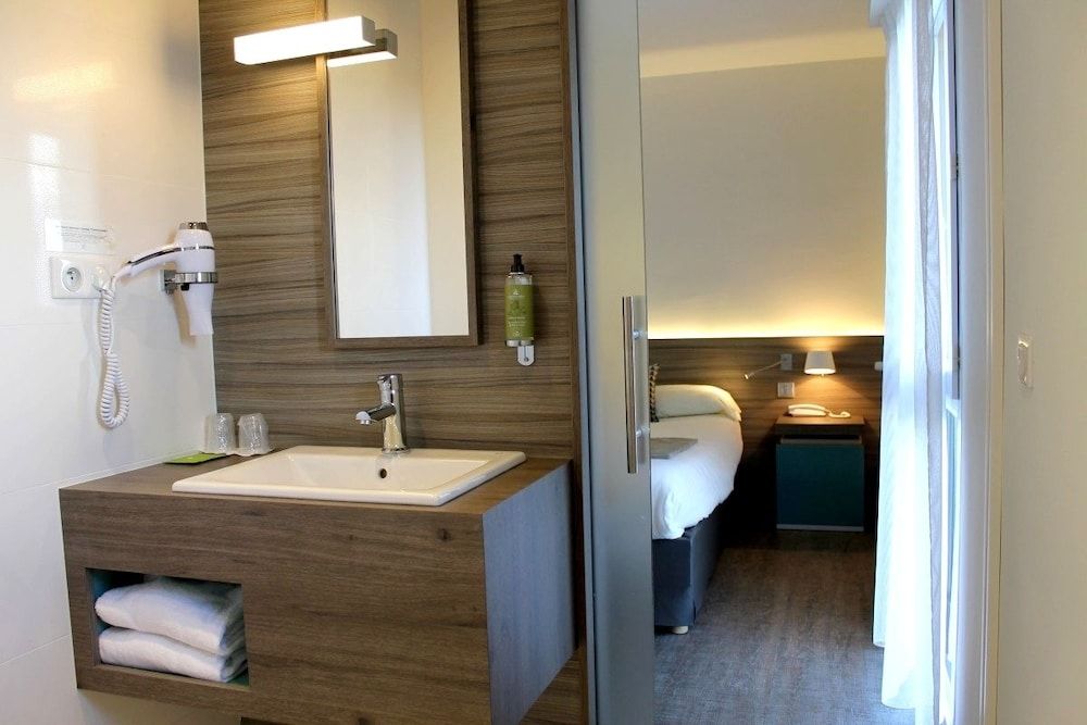 Logis Hôtel Les Mouettes Restaurant ERIN - Larmor Plage, Proche de LORIENT 2