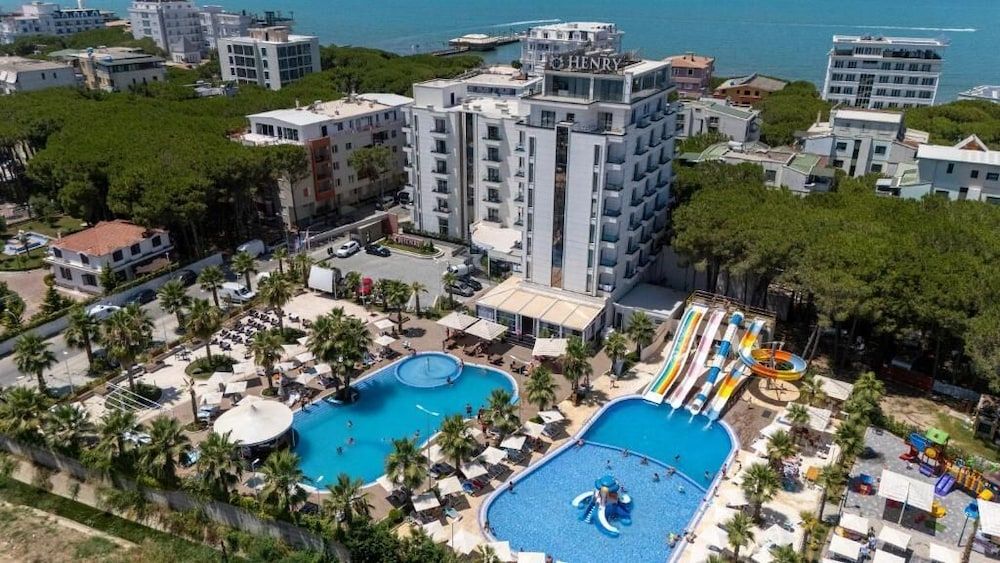 Henry Resort & Spa 1