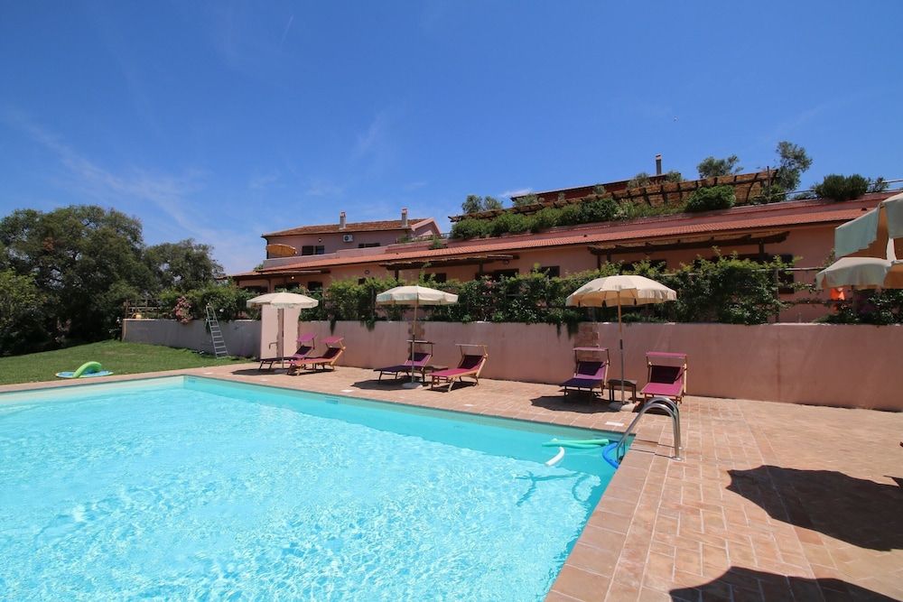 Chic Farmhouse in Montalto di Castro with Terrace 1