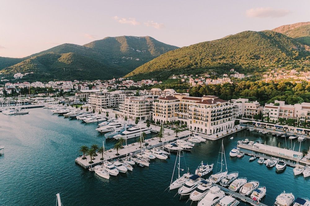 Regent PORTO MONTENEGRO 1