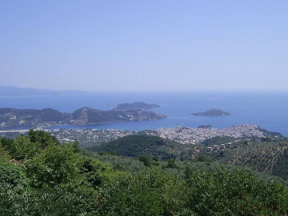 Traditional Villa, Stunning Surroundings 1