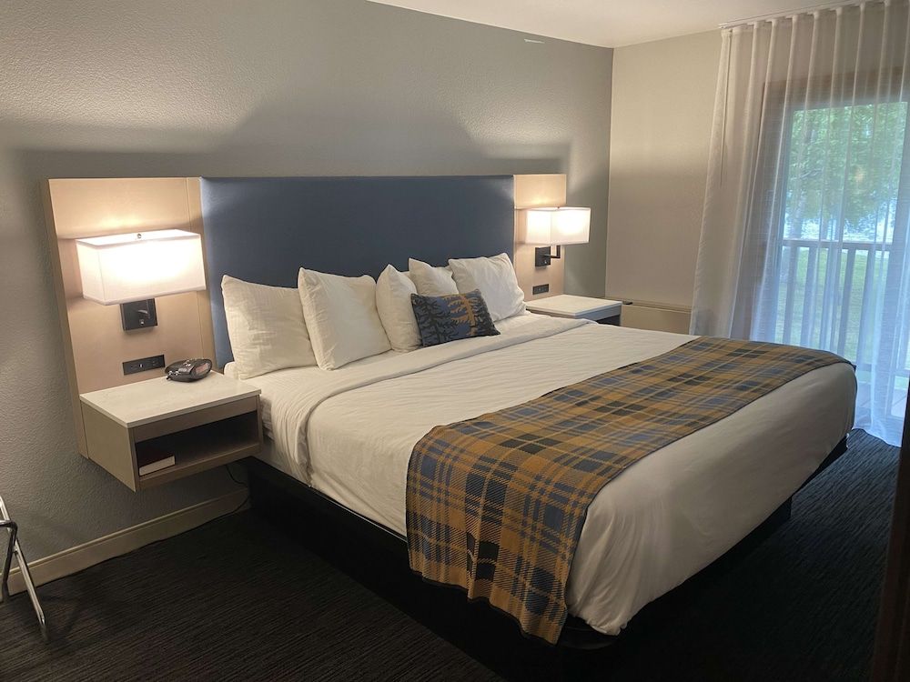 Best Western Lake Lucille Inn 1