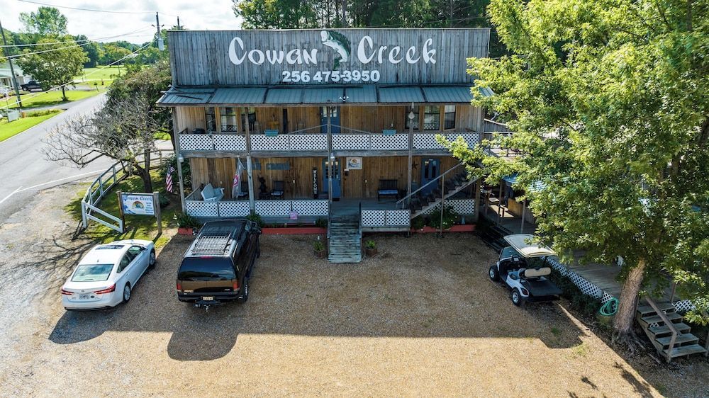 Cowan Creek Lodges 2