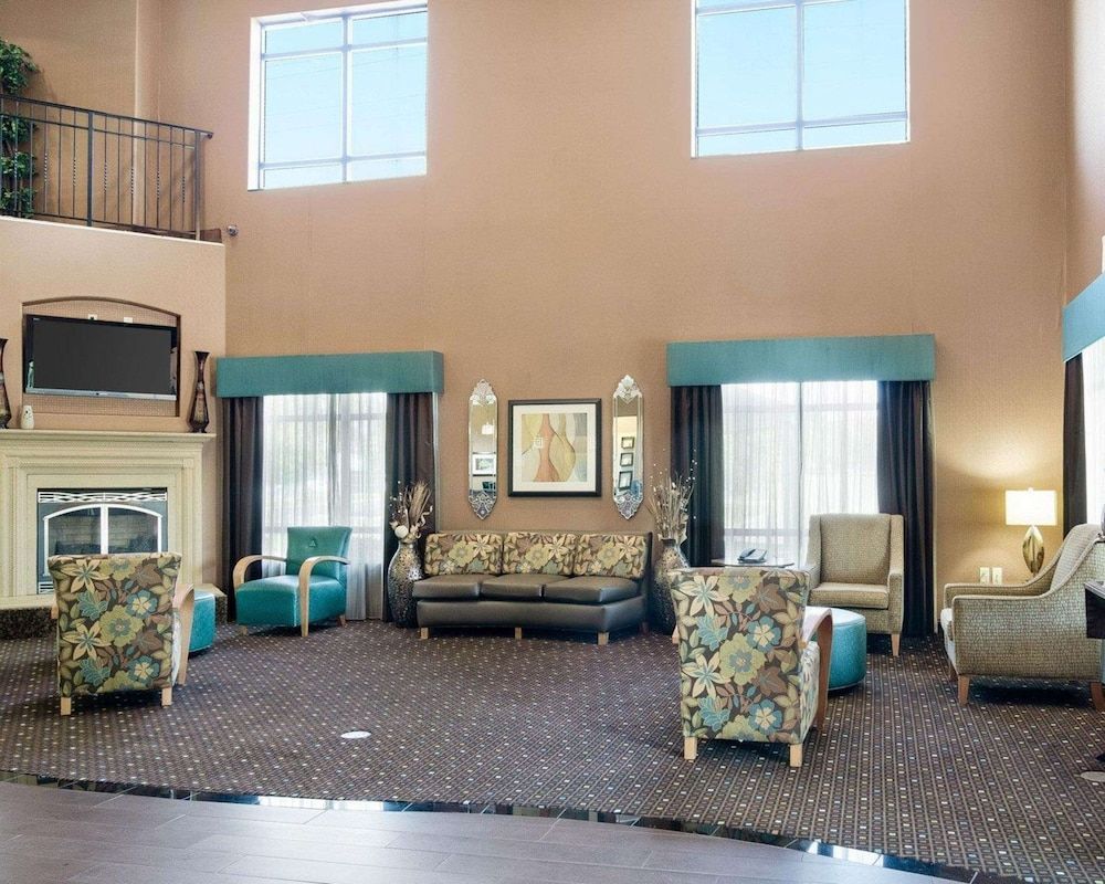 Comfort Suites Topeka Northwest 2