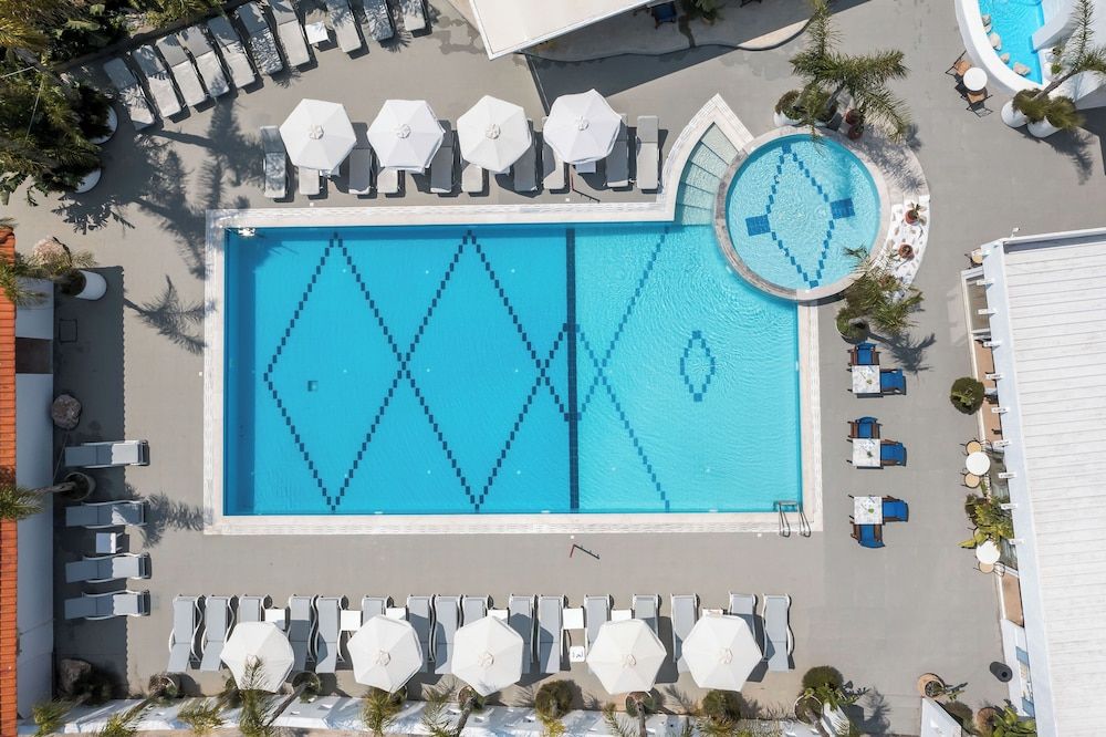 Tinas Plus Hotel 1