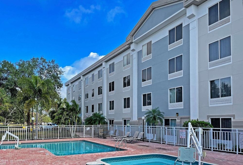Comfort Inn & Suites Sarasota I75 1