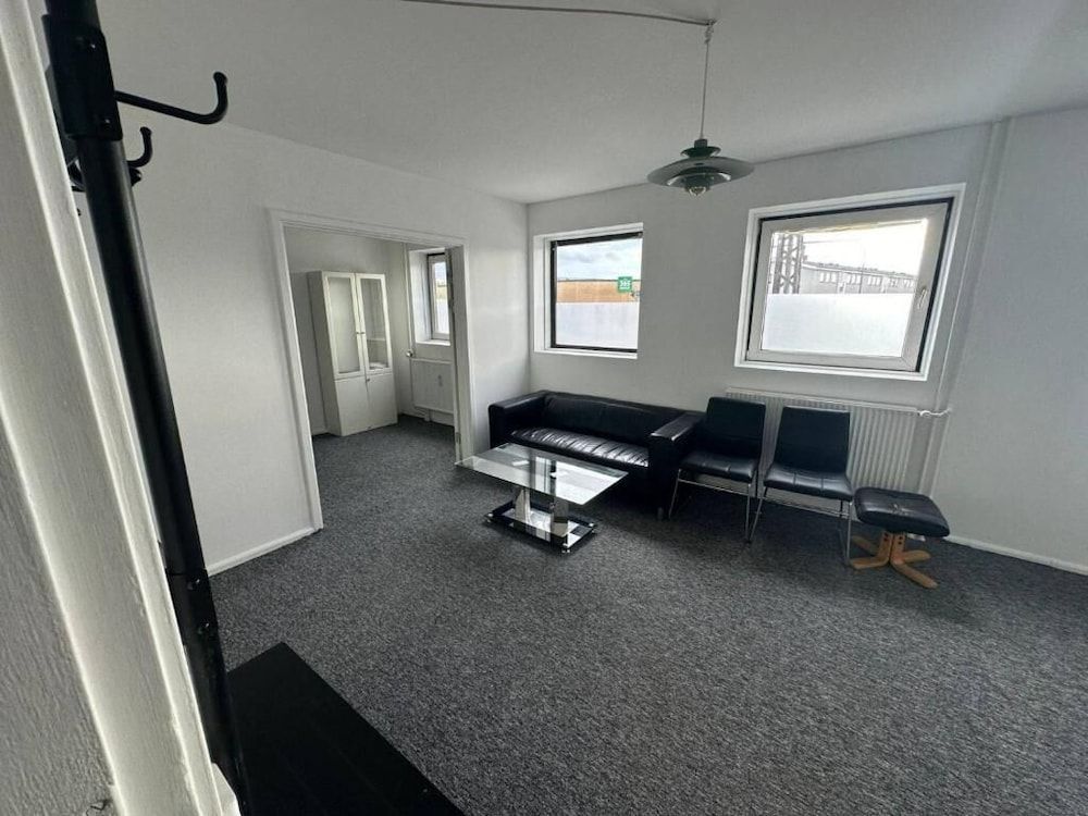 Airport Apartment 1