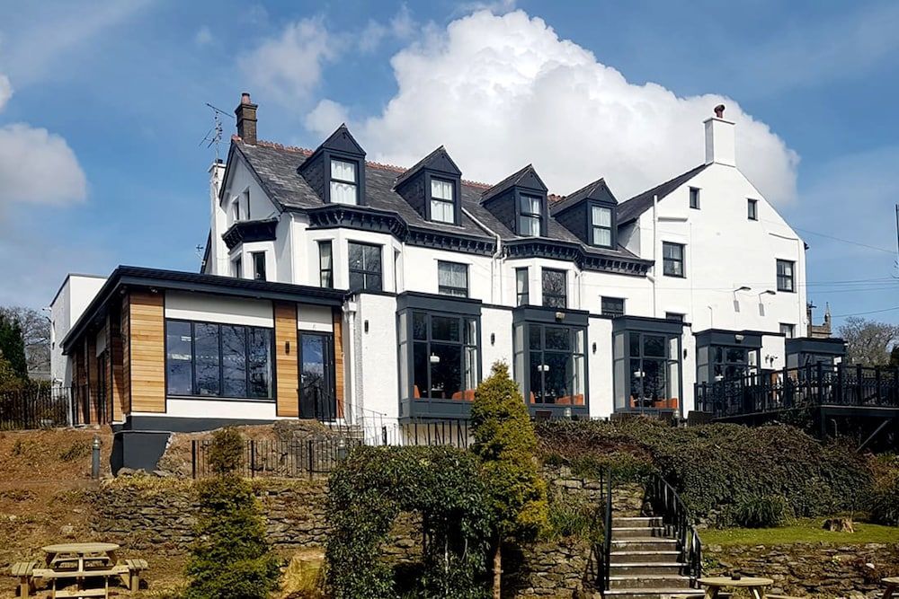 Anglesey Arms Hotel 1