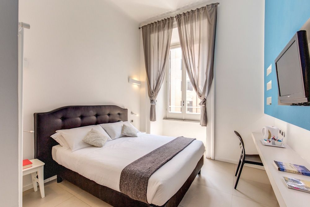 Manin Suites LT 1