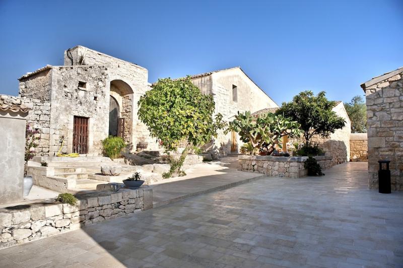 Borgo Alveria 1