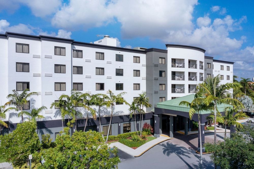 Courtyard by Marriott Miami at Dolphin Mall 1