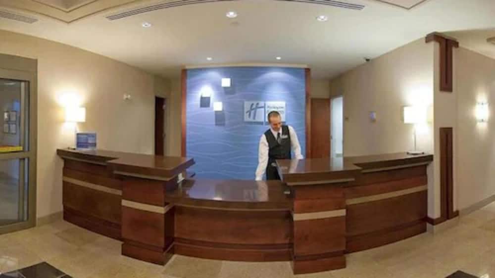 Holiday Inn Express & Suites OTTAWA AIRPORT by IHG 2