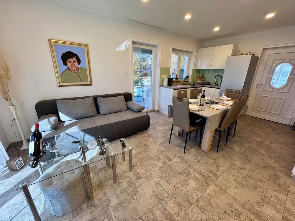 Apartment Toma 1 2
