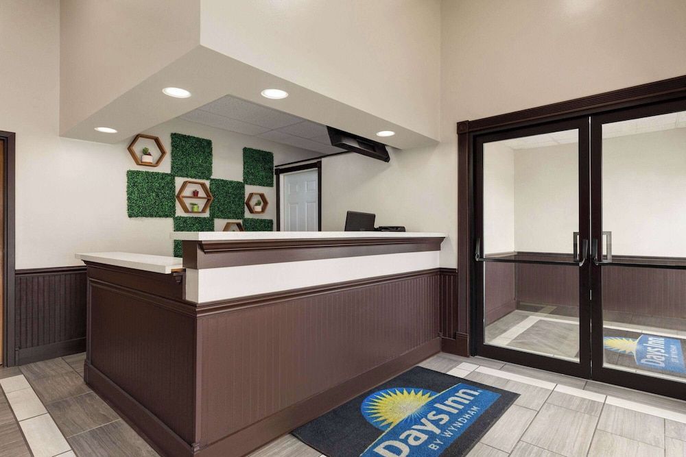 Days Inn by Wyndham Hillsboro 2