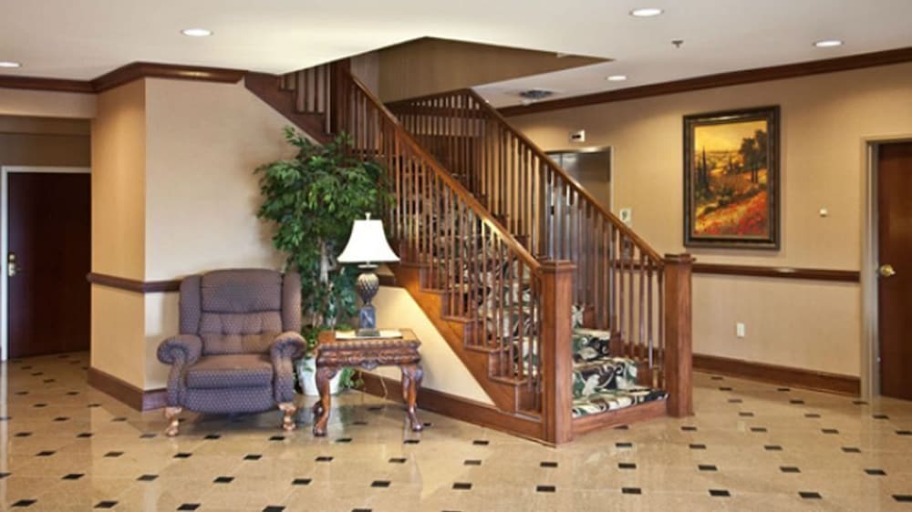 Mountain Inn & Suites Flat Rock 1