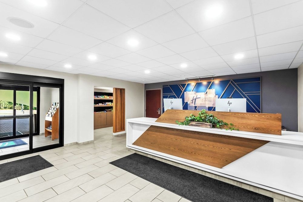 Holiday Inn Express & Suites CHARLESTON-SOUTHRIDGE by IHG 2