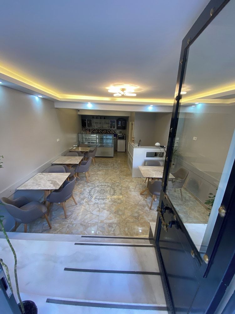 TAKSİM CMLM Suit 2