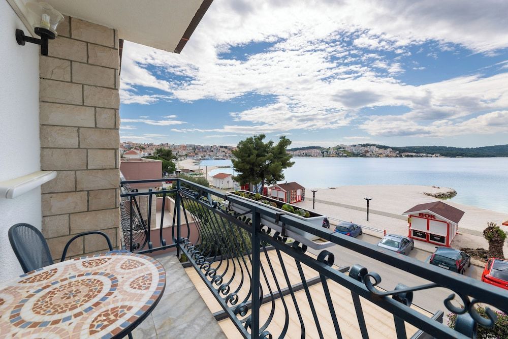 Villa Okruk-10 meters away from the beach 1