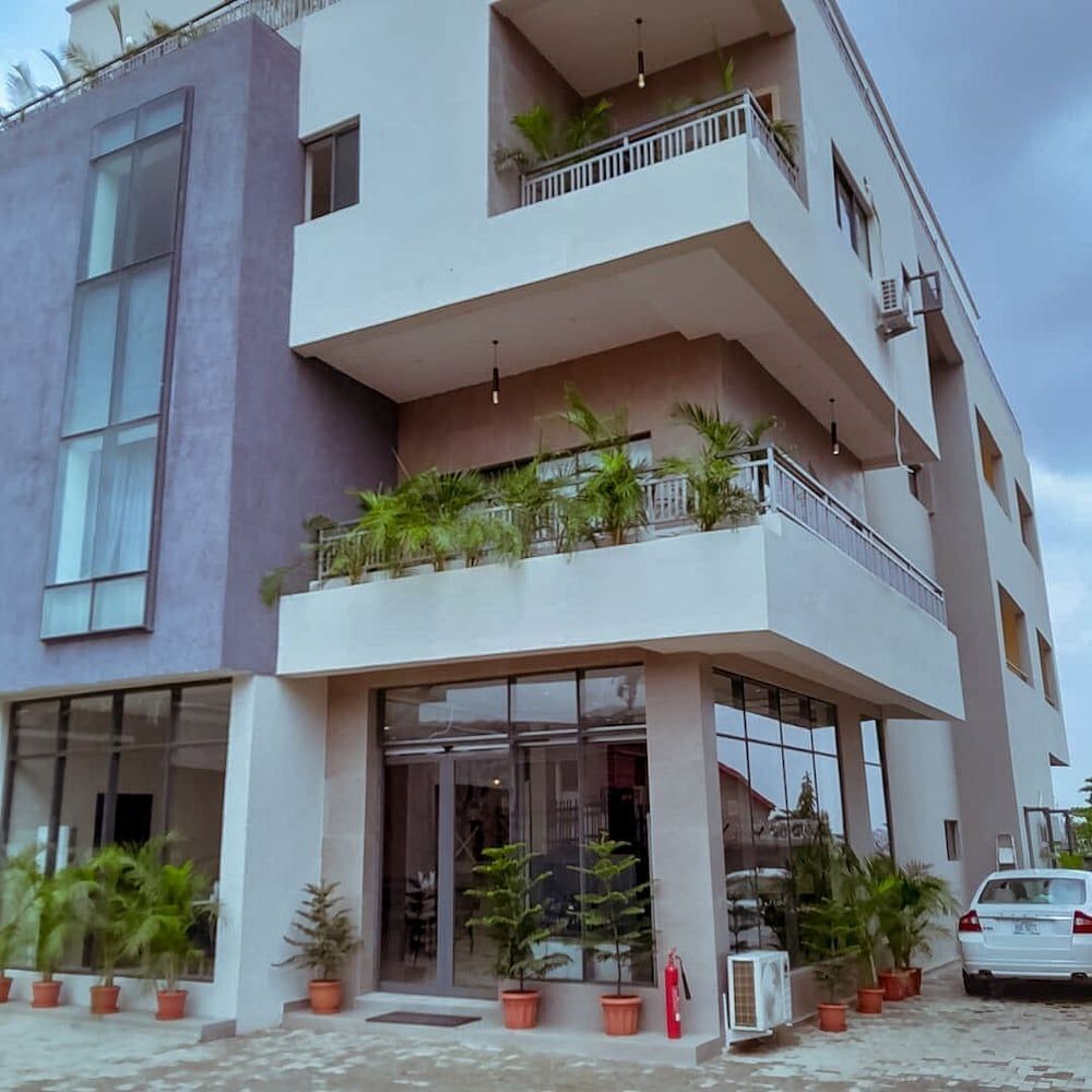 Greywood Hotel and Apartments 1